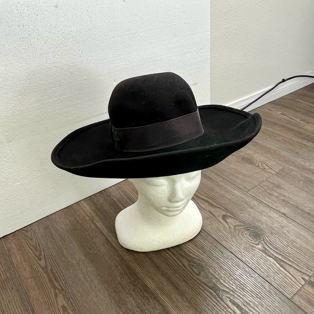 100 % wool Black Wide-Brim Hat
